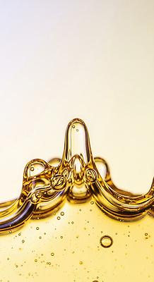 편집이미지 컬러 컨셉 관리 생태계 파일형식 액체 물방울 빛 금색 반사 백그라운드 흐름 생동감 자연 JPG 수분케어 수분 이미지편집