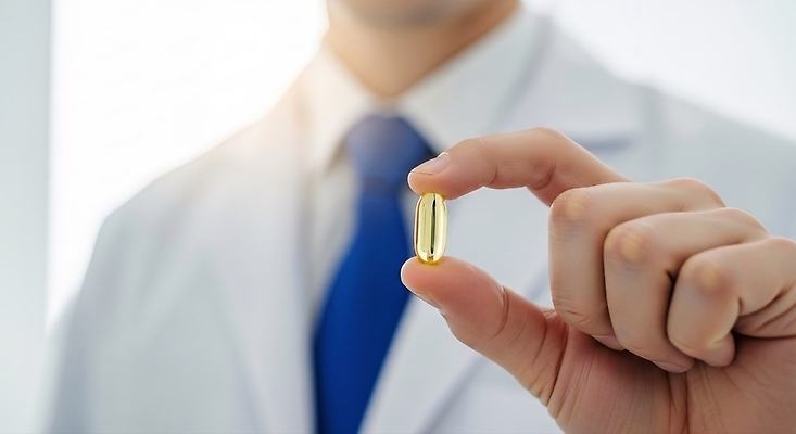 JPG 편집이미지 손 백그라운드 의학 건강 설명 치료 알약 건강관리 의사 투명 전문직 상담 예방 비타민 영양제 오메가 편집실사 AI인물포토 AI콘텐츠 직업 모션 관리 신체부위 약 의료진 CG 영양소 파일형식 AI포토