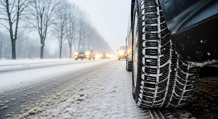 계절 길 육상교통 교통시설 모션 눈_날씨 운전 CG 교통안전 파일형식 겨울 도로 자동차 타이어 주행 안전 눈길 날씨 편집실사 JPG 편집이미지 눈길운전 블랙아이스 안전운전