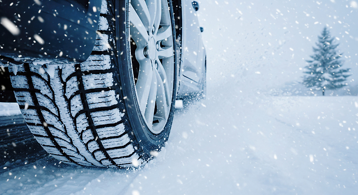 계절 기념일 길 육상교통 컨셉 교통시설 눈_날씨 운전 바퀴 CG 교통안전 파일형식 자동차 겨울 도로 주행 눈보라 차바퀴 눈덮임 풍경 크리스마스 안전운전 눈길 편집실사 JPG 편집이미지 눈길운전 블랙아이스