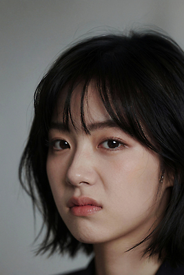 JPG 편집이미지 헤어스타일 여자 감정 얼굴 포즈 표정 촬영 찡그림 감성 뷰티풀 의료성형뷰티 스타일 편집실사 AI인물포토 AI콘텐츠 컨셉 사람 신체부위 CG 파일형식 AI포토