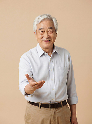노년 남자 감정 컨셉 관계 모션 표정 사람 손짓 성인 CG 파일형식 미소 손내밀기 포즈 환영 친절 격려 소통 즐거움 인간관계 편집실사 JPG 편집이미지 할아버지 의료성형뷰티