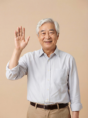노년 남자 감정 컨셉 관계 모션 표정 사람 성인 예절 CG 파일형식 손흔들기 미소 인사 포즈 친구 따뜻함 소통 행복 문화 세대 편집실사 JPG 편집이미지 할아버지 의료성형뷰티