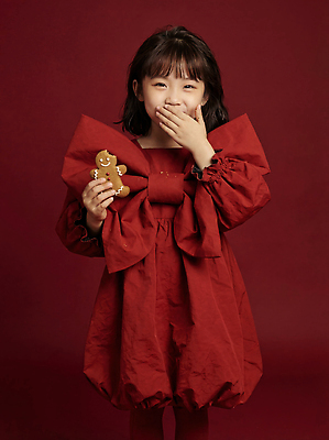 컨셉 하의 표정 사람 CG 파일형식 어린이 웃음 미소 패션 치마 귀여움 오브젝트 모델 아기 편집실사 JPG 편집이미지