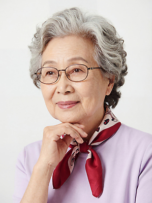 헤어스타일 잡화 여자 노년 표정 사람 성인 신체부위 목도리 감각 CG 파일형식 할머니 스카프 미소 파마 안경 포즈 얼굴 부드러움 뷰티풀 스타일 편집실사 JPG 편집이미지