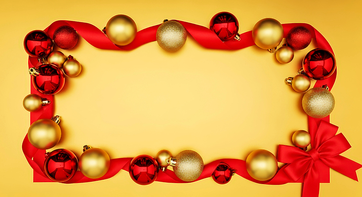 계절 기념일 컬러 컨셉 이벤트 CG 파일형식 크리스마스 장식 리본 금색 빨간색 구슬 축제 백그라운드 분위기 선물 축하 겨울 세트 편집실사 편집이미지 JPG