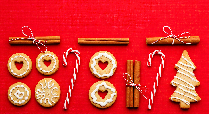 JPG 편집이미지 크리스마스 겨울 디저트 따뜻함 사탕 장식 빨간색 쿠키 주방 설탕 제빵 나무막대 시나몬 편집실사 계절 기념일 음식 컬러 제과제빵 막대 CG 파일형식