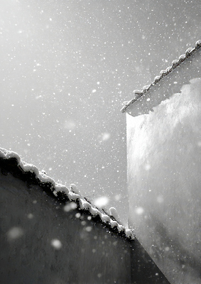 JPG 편집이미지 계절 벽 컬러 겨울 자연 하늘 날씨 풍경 건물 일상 고요 공간 차가움 편집실사 AI포토 건축물 라이프 CG 생태계 파일형식 AI콘텐츠