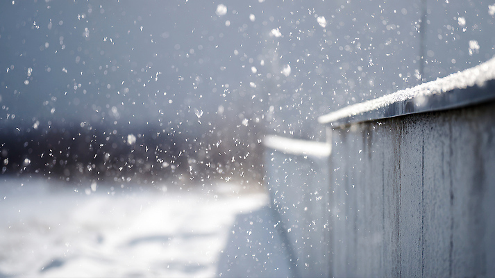 JPG 편집이미지 겨울 자연 날씨 풍경 소리 고요 흰색 방울 눈송이 떨어짐 차가움 편집실사 AI포토 계절 컬러 컨셉 눈_날씨 장식 CG 생태계 파일형식 AI콘텐츠
