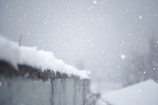 JPG 편집이미지 벽 겨울 자연 날씨 풍경 야외 환경 흰색 눈송이 차가움 흐림 천천히 편집실사 AI포토 계절 컬러 모션 눈_날씨 CG 생태계 파일형식 AI콘텐츠