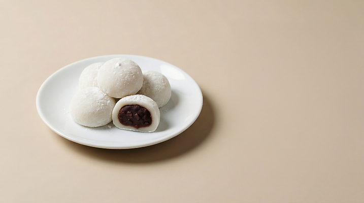 전통 식기 음식 디저트 떡 감각 가루 CG 파일형식 찹쌀떡 접시 한식 다과 간편조리식품 부드러움 전통음식 팥 밀가루 편집이미지 편집실사 JPG