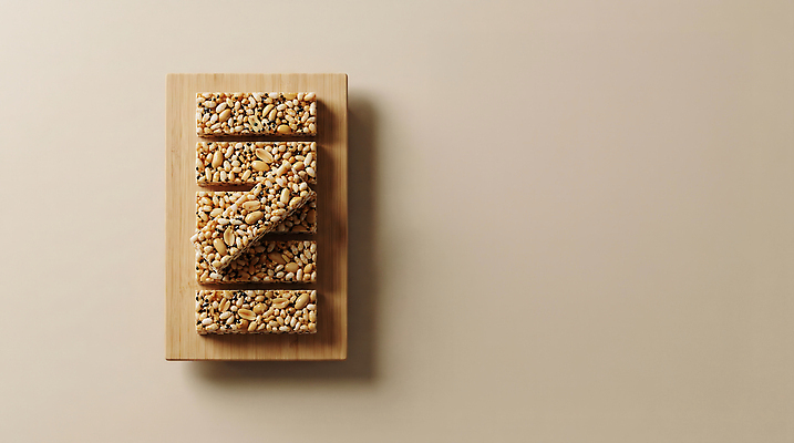 음식 컨셉 디저트 목재 과자 전통음식 견과류 맛 CG 파일형식 강정 땅콩 설탕 나무판자 레시피 바삭바삭 달콤 재료 식사 편집이미지 편집실사 JPG 한과