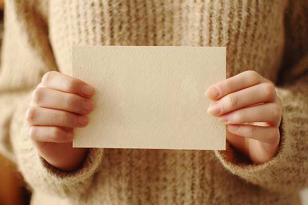 JPG 편집이미지 손 옷 종이 포즈 백그라운드 모션 사람 일상 촬영 표현 카드 방법 색감 목업 의료성형뷰티 차분 비어있는 편집실사 AI인물포토 AI콘텐츠 컨셉 라이프 신체부위 CG 파일형식 AI포토