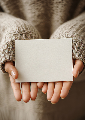 JPG 편집이미지 손 종이 백그라운드 겨울 주택 사람 일상 공간 양손 카드 오브젝트 목업 의료성형뷰티 편집실사 AI인물포토 AI콘텐츠 계절 건물 라이프 신체부위 CG 파일형식 AI포토