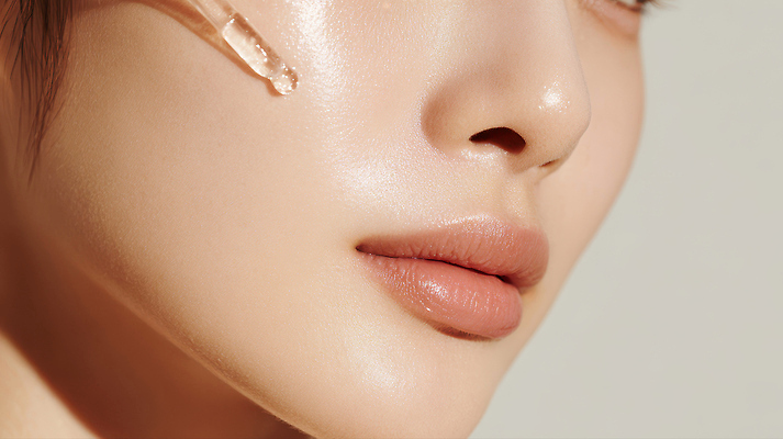 JPG 편집이미지 여자 얼굴 관리 빛 화장 뷰티 화장품 촉촉함 피부 피부관리 스킨케어 클렌징 젤 의료성형뷰티 세럼 편집실사 AI인물포토 AI콘텐츠 사람 신체부위 청결 젖음 CG 파일형식 AI포토