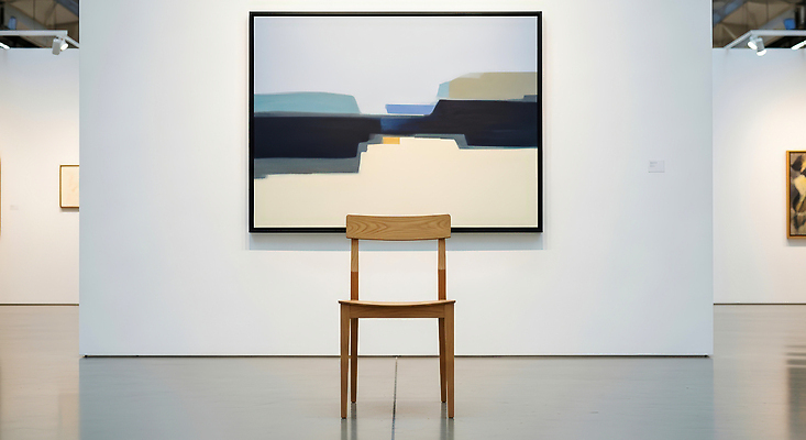 JPG 나무 편집이미지 디자인 예술 컬러 의자 전시 감상 공간 미술관 그림 작품 관람 전시실 편집실사 AI컴퓨터그래픽 AI콘텐츠 식물 가구 미술 전시회 CG 파일형식