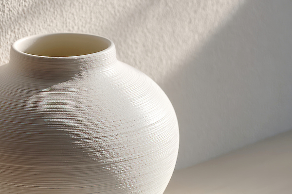 컬러 생활용품 창문 재질 내부 도자기 CG 파일형식 항아리 흰색 빛 그림자 창가 표면 벽 실내 가구 장식 오브젝트 유리 디자인 편집이미지 편집실사 JPG