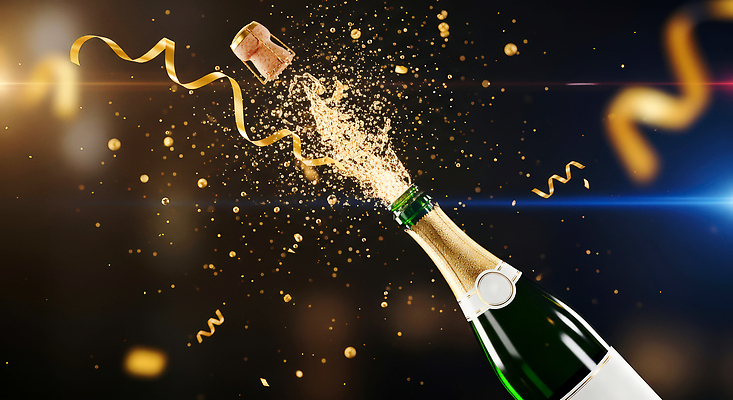 JPG 편집이미지 기념일 리본 음료 상징 장식 파티 축제 거품 기쁨 마개 축하 생일 분위기 샴페인 사건 스파클링와인 이미지편집 AI컴퓨터그래픽 AI콘텐츠 감정 컨셉 주류 이벤트 뚜껑 탄산 파일형식