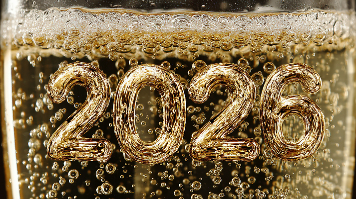 편집이미지 문자 식기 컬러 컨셉 연도 파일형식 2026년 거품 음료 잔 기념 축하 숫자 금색 축제 탄산 모임 연말 JPG 타이포그라피 새해 병오년 이미지편집