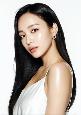 JPG 편집이미지 긴머리 헤어스타일 옷 실루엣 포즈 표정 사람 앞모습 화장 매력적 헤어관리 성별 뷰티풀 의료성형뷰티 편집실사 AI인물포토 AI콘텐츠 뷰포인트 컨셉 촬영기법 뷰티 CG 파일형식 AI포토