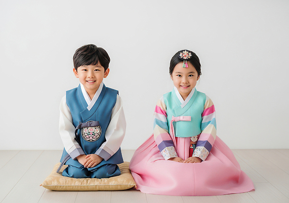 동양문화 한국전통 여자 남자 어린이 모션 한국 사람 전자제품 전통의상 CG 파일형식 한복 소년 소녀 앉기 카메라 표정 한국문화 전통 컬러 아기 JPG 편집실사 편집이미지 의료성형뷰티 새해