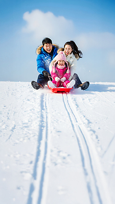 JPG 편집이미지 어린이 스포츠 겨울 가족 놀이 부모 외침 언덕 즐거움 외출 썰매 의료성형뷰티 편집실사 AI인물포토 AI콘텐츠 계절 감정 관계 사람 소리 CG 파일형식 AI포토