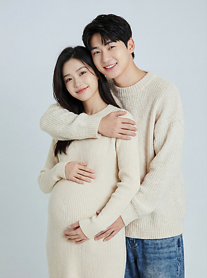 커플 감정 관계 표정 사람 신체부위 CG 파일형식 임신 여자 남자 행복 기념 포즈 가족 사랑 부부 아기 허리 미소 편집이미지 편집실사 JPG 출산 의료성형뷰티