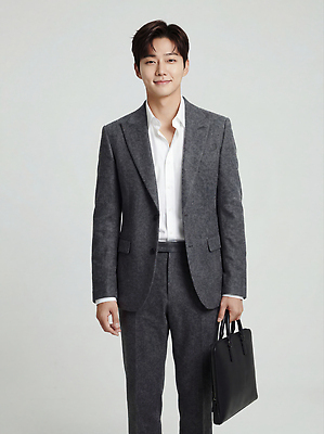 잡화 옷 남자 감정 회사 비즈니스 표정 사람 전자제품 직장인 CG 파일형식 정장 미소 가방 카메라 방 자신감 직장 패션 전문 스타일 웃음 편집이미지 편집실사 JPG 비즈니스맨 의료성형뷰티