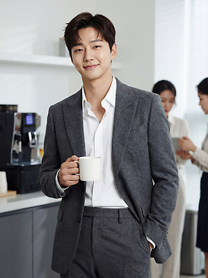 식기 옷 남자 음료 다수 컨셉 비즈니스 표정 말하기 사람 라이프 직장인 CG 파일형식 정장 사무실 커피 컵 미소 대화 백그라운드 조명 공간 전문 일상 여러명 캐주얼 분위기 편집이미지 편집실사 JPG 비즈니스맨 의료성형뷰티