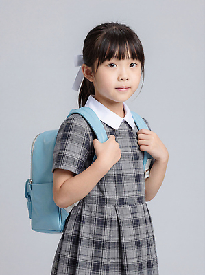 JPG 편집이미지 옷 초등학생 어린이 백그라운드 가방 학교 학용품 책가방 표정 소녀 일상 파란색 준비 체크무늬 착용 의료성형뷰티 편집실사 학생 잡화 여자 교육 컬러 무늬 문구용품 사람 라이프 CG 파일형식