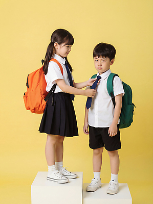 JPG 편집이미지 교복 초등학생 어린이 포즈 백그라운드 가방 학교 모션 남매 소녀 소년 친구 노란색 의료성형뷰티 편집실사 학생 잡화 옷 여자 교육 남자 컬러 가족 관계 사람 CG 파일형식