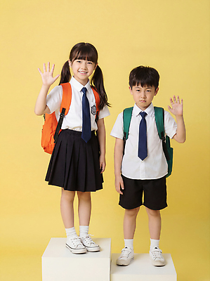 JPG 편집이미지 손 교복 초등학생 가방 학교 남매 소녀 소년 친구 유치원 인사 등교 노란배경 의료성형뷰티 편집실사 학생 잡화 옷 여자 교육 남자 어린이 백그라운드 가족 관계 사람 신체부위 노란색 예절 CG 등하교 파일형식