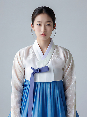 한국전통 전통 기념일 아시아 뷰포인트 사람 전자제품 촬영 전통의상 CG 파일형식 한복 여자 카메라 사진촬영 전시 문화 옷 한국 앞모습 패션 스타일 편집실사 편집이미지 JPG 의료성형뷰티 명절