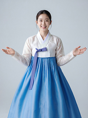 한국전통 전통 여자 기념일 아시아 어린이 표정 말하기 사람 이벤트 촬영 전통의상 CG 파일형식 한복 소녀 미소 한국 문화 사진촬영 포즈 옷 대화 축제 편집실사 편집이미지 JPG 의료성형뷰티 명절