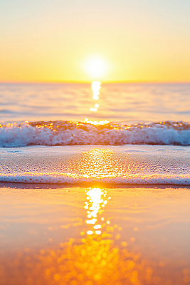 JPG 편집이미지 물결 바다 자연 바람 새해 풍경 해변 빛 모래사장 태양 일출 일몰 저녁 수평선 차분 편집실사 AI포토 AI콘텐츠 자연요소 컨셉 날씨 노을 야간 CG 생태계 파일형식