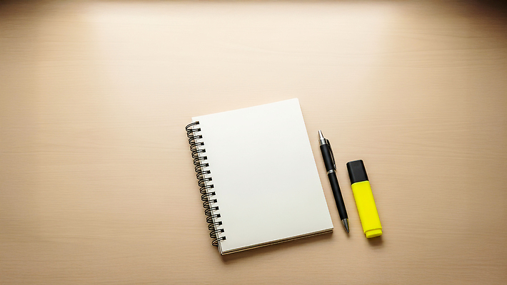 JPG 편집이미지 문구용품 조명 학습 사무실 펜 공책 공간 기록 작업 조직 계획 책상 준비 형광펜 편집실사 AI포토 AI콘텐츠 교육 가구 컨셉 비즈니스 필기구 CG 오브젝트 파일형식