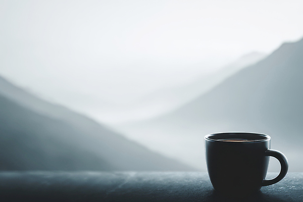 JPG 편집이미지 커피 음료 자연 탁자 아침 휴식 잔 산 풍경 고요 안개 선택 차 차가움 명상 편집실사 AI포토 AI콘텐츠 주간 식기 가구 컨셉 날씨 CG 생태계 파일형식