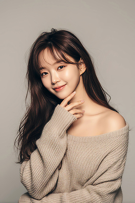 컬러 상의 표정 사람 신체부위 머리 CG 파일형식 모델 스웨터 웃음 손 얼굴 머리카락 백그라운드 여자 표현 촬영 스튜디오 포즈 스타일 편집실사 편집이미지 JPG 베이지색 의료성형뷰티