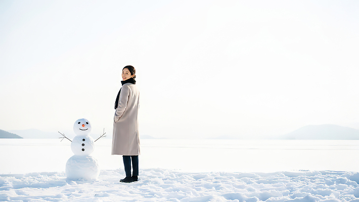 JPG 편집이미지 겨울 눈사람 하늘 날씨 산 서기 사람 풍경 태양 설원 차가움 즐거움 외출 의료성형뷰티 편집실사 자연요소 계절 감정 모션 눈_날씨 CG 파일형식