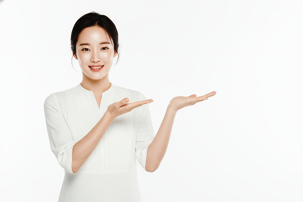 JPG 편집이미지 손 옷 여자 포즈 백그라운드 모션 표정 손바닥 설명 미소 흰색 전달 장면 보여주기 단순화된 의료성형뷰티 편집실사 AI인물포토 AI콘텐츠 컬러 사람 신체부위 CG 파일형식 AI포토