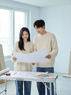 JPG 편집이미지 디자인 옷 재료 창문 신혼부부 함께함 이야기 사람 건물 소파 방 설계도 작업 계획 보고 신혼생활 정책 의료성형뷰티 편집실사 AI인물포토 AI콘텐츠 건축물 부부 컨셉 의자 건설업 발표 CG 신혼 파일형식 AI포토