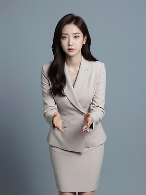 JPG 모델 편집이미지 손 여자 포즈 백그라운드 서기 정장 뷰티 인사 비즈니스우먼 주기 베이지색 의료성형뷰티 스타일 편집실사 옷 컬러 비즈니스 모션 사람 신체부위 예절 직장인 CG 파일형식