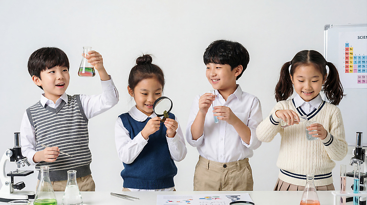 JPG 편집이미지 교육 초등학생 컬러 과학 실험 학습 도구 관찰 실험실 결과 즐거움 신학기 물질 흥미 의료성형뷰티 편집실사 학생 감정 컨셉 모션 사람 CG 파일형식