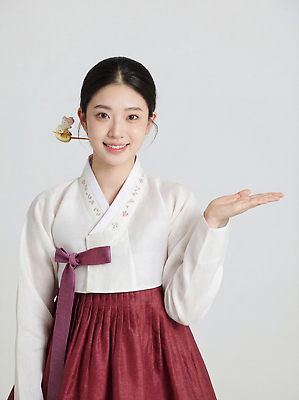 한국전통 전통 명절 기념일 아시아 모션 표정 사람 동양인 이벤트 신체부위 전통의상 CG 파일형식 한복 여자 손 문화 옷입기 축제 한국 미소 포즈 뷰티풀 옷 한국인 편집실사 JPG 편집이미지 의료성형뷰티 설날 새해