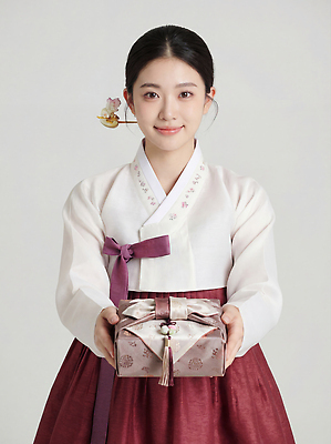 식물 한국전통 전통 명절 기념일 아시아 컨셉 표정 사람 신체부위 전통의상 CG 파일형식 여자 한복 선물 상자 손 미소 한국 문화 옷 손잡이 꽃 매력적 편집실사 JPG 편집이미지 의료성형뷰티 설날 새해