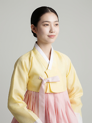 JPG 편집이미지 한국문화 전통 옷 여자 분홍색 컬러 포즈 미소 노란색 촬영 전통의상 한복 뷰티풀 의료성형뷰티 편집실사 동양문화 한국전통 한국 표정 사람 CG 파일형식