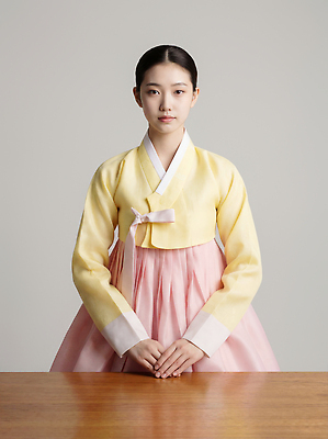 JPG 편집이미지 전통 손 옷 여자 문화 컬러 백그라운드 자연 기념 앉기 예절 한복 나무탁자 의료성형뷰티 편집실사 한국전통 모션 탁자 사람 신체부위 전통의상 CG 생태계 파일형식