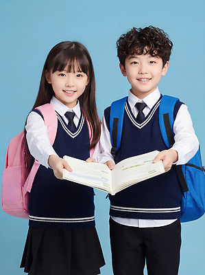 JPG 편집이미지 교육 초등학생 어린이 백그라운드 가방 학교 함께함 미소 소녀 소년 책 친구 학습 소풍 카메라 밝은색 의료성형뷰티 편집실사 AI인물포토 AI콘텐츠 학생 잡화 여자 남자 컨셉 관계 표정 사람 전자제품 야외활동 CG 파일형식 AI포토