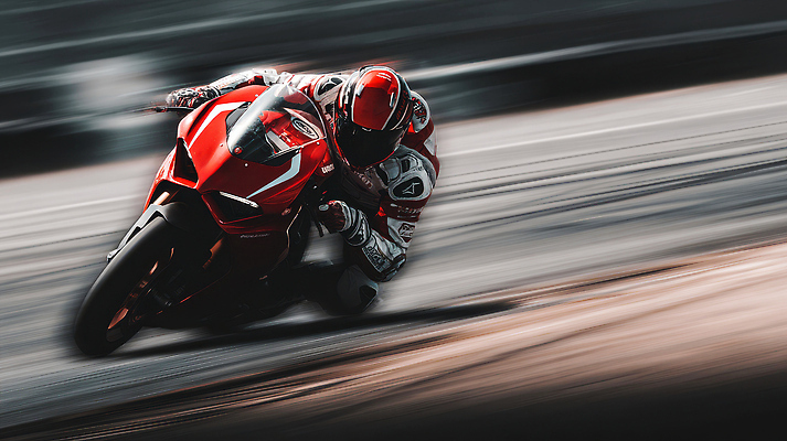 JPG 편집이미지 도로 스포츠 안전 기계 장비 오토바이 레이싱 바퀴 헬멧 속도 트랙 주행 라이더 오토바이경주 의료성형뷰티 편집실사 AI포토 AI콘텐츠 길 교통시설 경기 시합 바이크 보호장비 CG 파일형식