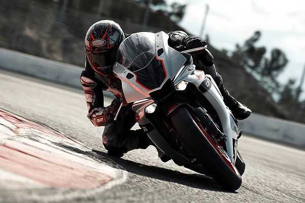 JPG 편집이미지 스포츠 안전 오토바이 레이싱 체험 코너 헬멧 속도 트랙 주행 라이더 스릴 오토바이경주 의료성형뷰티 편집실사 AI포토 AI콘텐츠 컨셉 경기 시합 바이크 보호장비 CG 파일형식